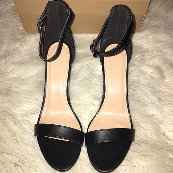 Black Ankle Strap Heels🖤 - Picture 2 of 5